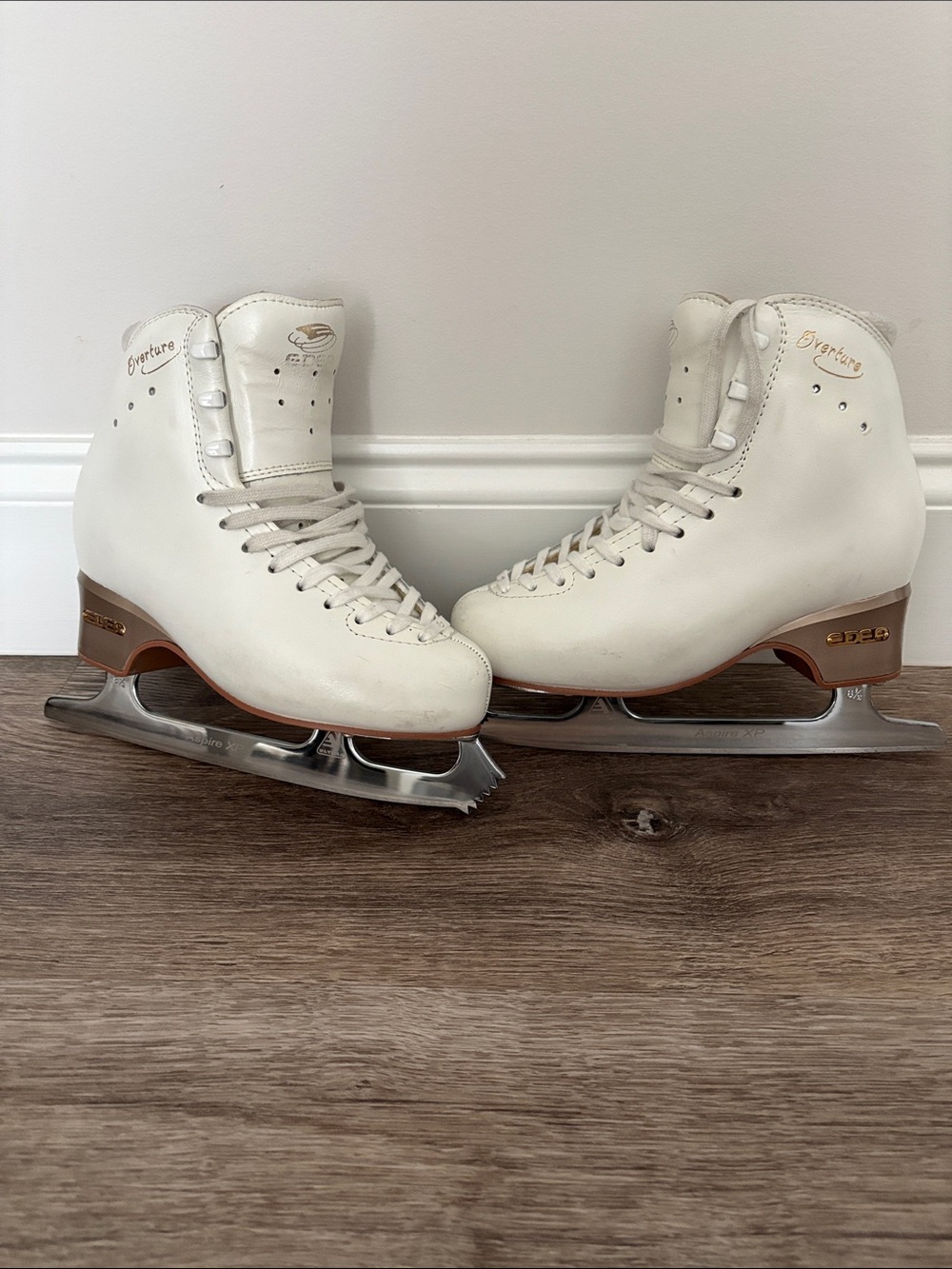Edea White Girls' Figure Ice Skates - White